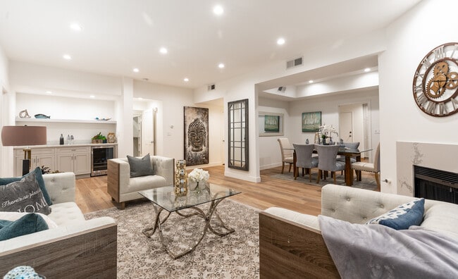 property at 828 S Bedford St