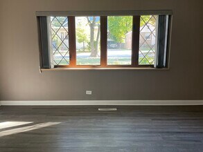 148 E Quincy St, Unit 2 in Riverside, IL - Building Photo - Building Photo