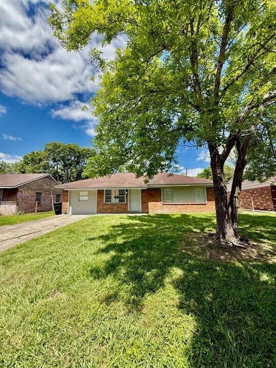 5711 Peacock St in Houston, TX - Building Photo