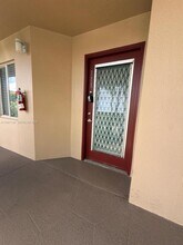 950 SW 138th Ave in Pembroke Pines, FL - Foto de edificio - Building Photo