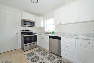 907 NE 10th Terrace in Cape Coral, FL - Building Photo - Building Photo