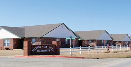 Country Club Villa Apartments in Pryor, OK - Building Photo - Building Photo