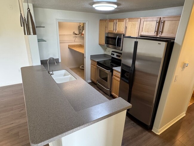 194 Albion Village Way in Sandy, UT - Building Photo - Building Photo