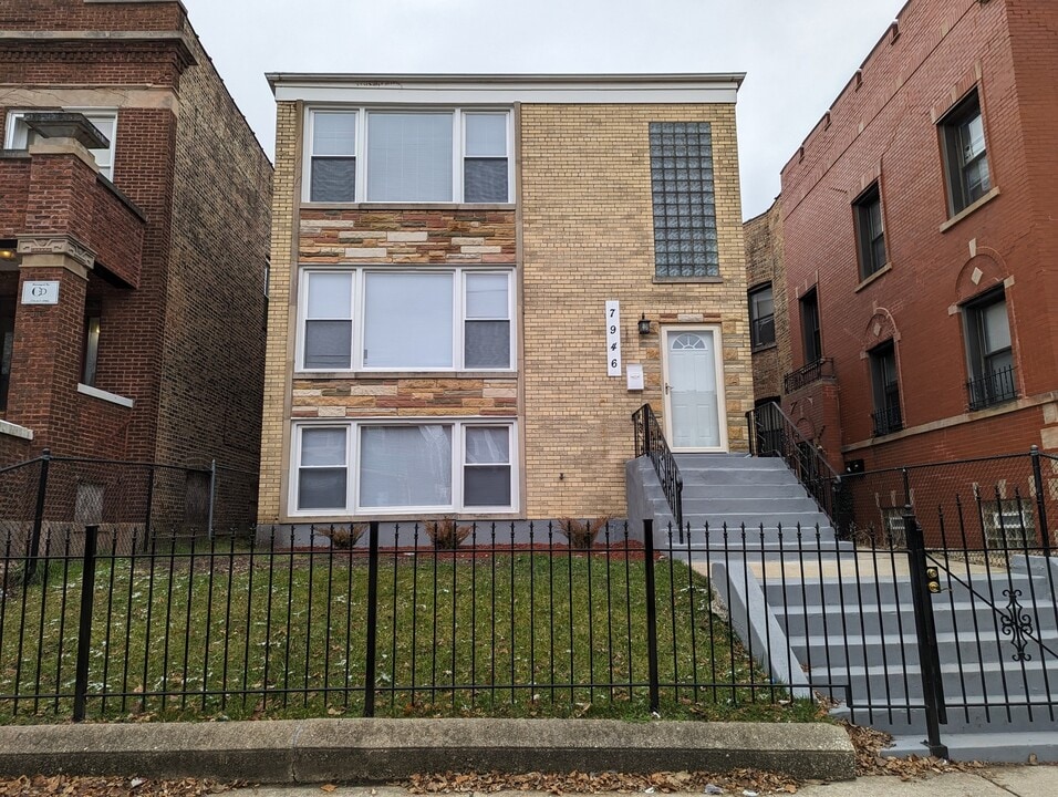 7946 S Peoria St in Chicago, IL - Building Photo