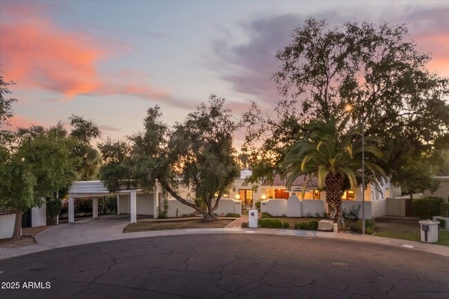 property at 1025 E Morten Ave