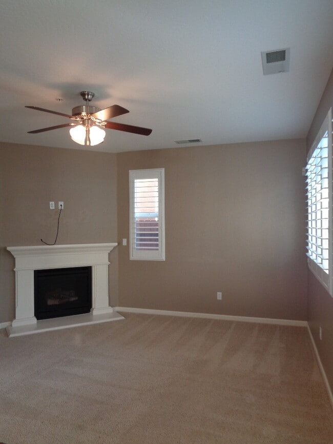 1737 W Dali Way in Hanford, CA - Building Photo - Building Photo