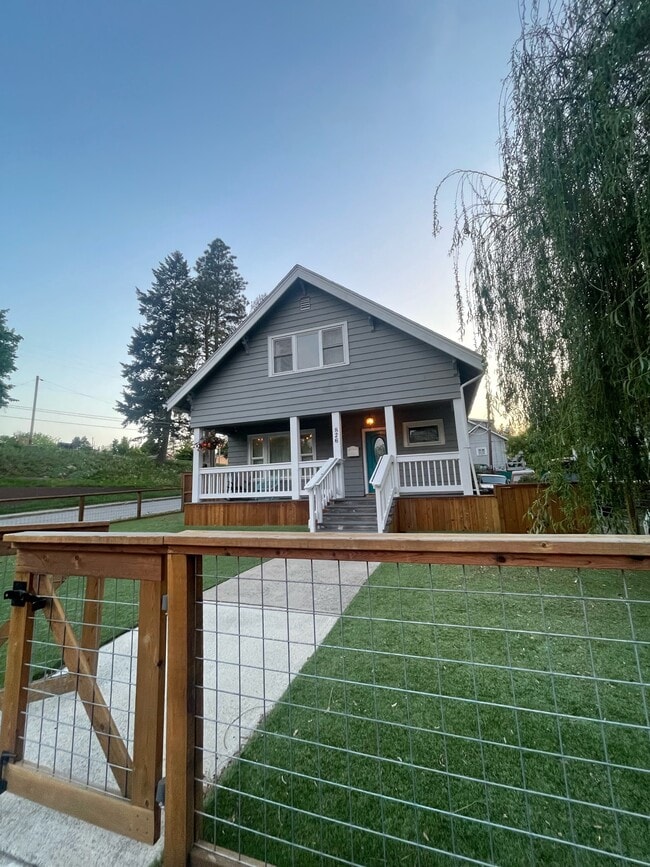 826 S Ivory St, Unit Downstairs in Spokane, WA - Building Photo - Building Photo