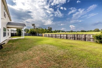 302 Peaceford Ave in Raeford, NC - Foto de edificio - Building Photo