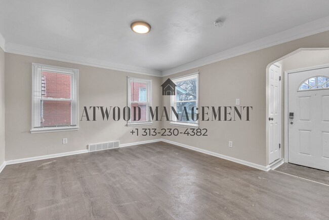 Fully Renovated 3-Bedroom Home – Move-In Ready for You! in Highland Park, MI - Foto de edificio - Building Photo