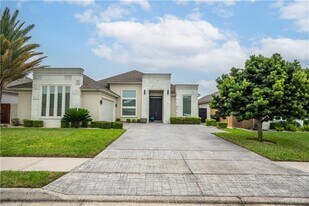 2200 S 10th St in McAllen, TX - Building Photo