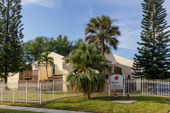 Eden Place Condominiums in West Palm Beach, FL - Building Photo - Building Photo