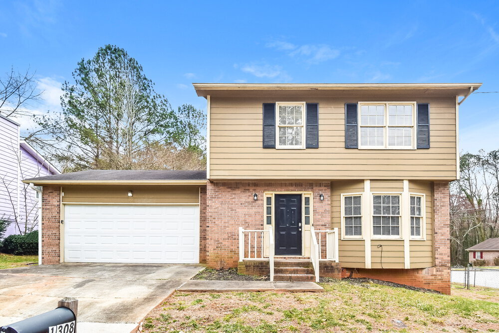 1308 Autumn Hill Ln in Stone Mountain, GA - Foto de edificio