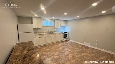 375 Lakeview Dr in Waterloo, ON - Building Photo - Building Photo