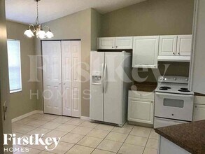 4718 Westwind Dr in Plant City, FL - Building Photo - Building Photo