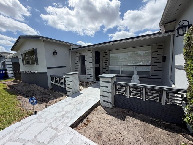 7140 Grandview Blvd in Miramar, FL - Building Photo - Building Photo