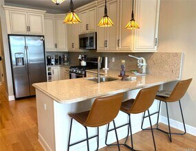 10 Wall St in Huntington, NY - Building Photo - Building Photo