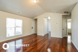 8634 Milton Morris Dr in Charlotte, NC - Foto de edificio - Building Photo