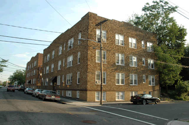 Auburn Arms in Paterson, NJ - Foto de edificio