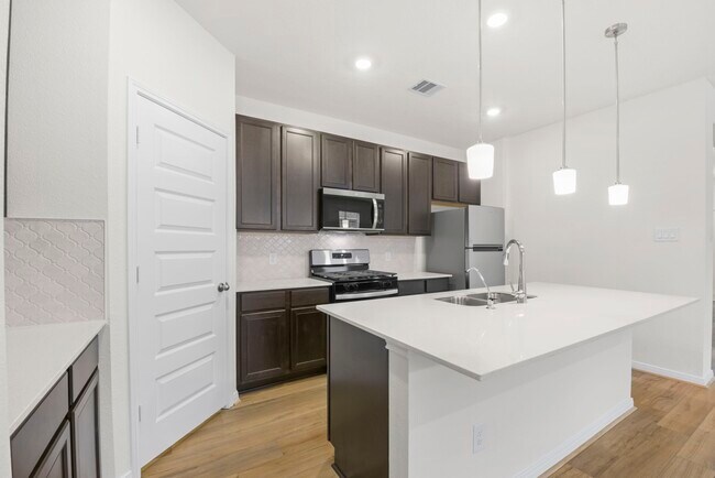 property at 4908 Vida Vis Dr