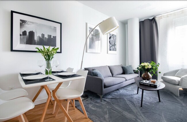 70 W 45th St
