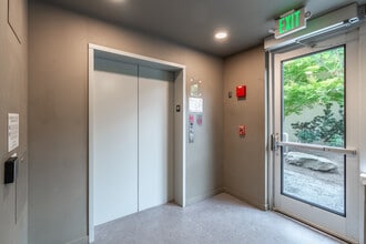 30 Bellevue in Bellevue, WA - Building Photo - Lobby