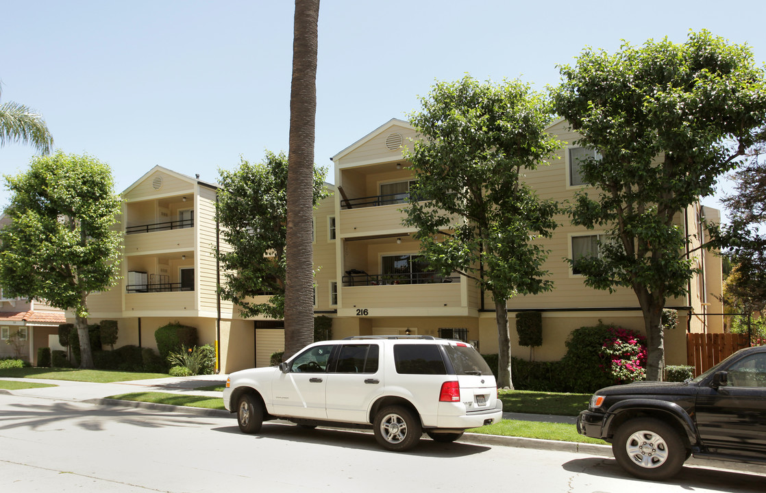 216 Grand Ave in Long Beach, CA - Building Photo