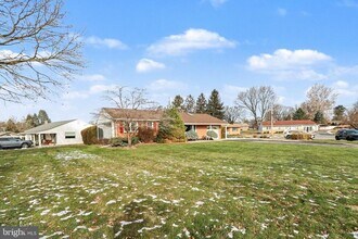 8 Midland Ct in Middletown, PA - Building Photo - Building Photo