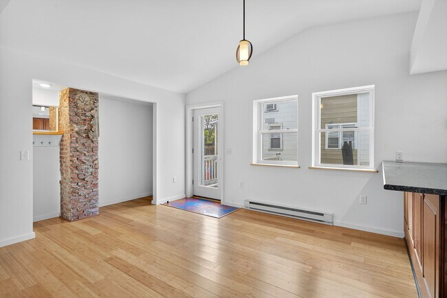 321 N Fulton St, Unit #1 in Ithaca, NY - Building Photo - Building Photo