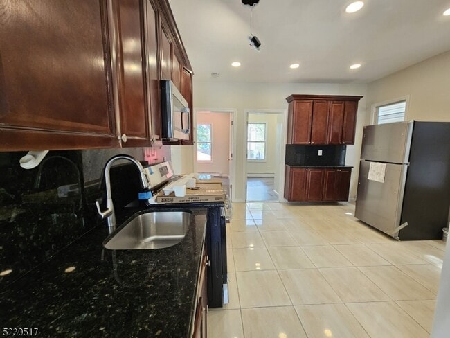 7 Davidson St in Clifton, NJ - Building Photo - Building Photo