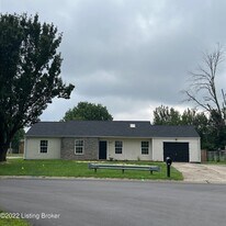 4613 Beechbrook Rd in Louisville, KY - Building Photo