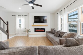 5791 Pinwheel Cir in East Syracuse, NY - Foto de edificio - Building Photo