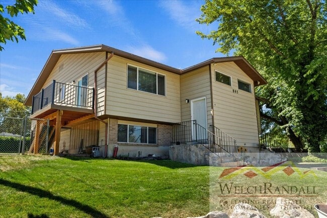 property at 885 Bel Mar Dr