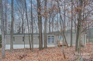 4910 Little Creek Dr in Denver, NC - Building Photo