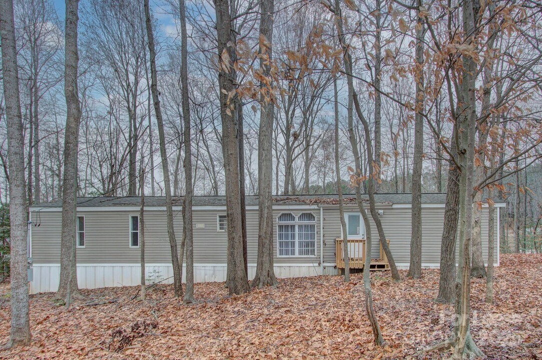 4910 Little Creek Dr in Denver, NC - Building Photo