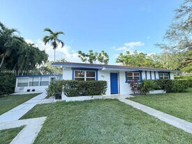 325 NE 131st St in North Miami, FL - Building Photo