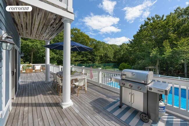 2 Mountain Laurel Ln in Southampton, NY - Foto de edificio - Building Photo