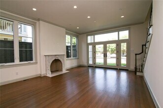 1019 N Bishop Ave in Dallas, TX - Building Photo - Building Photo