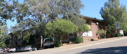 Cascade Apartments in Redding, CA - Foto de edificio - Building Photo