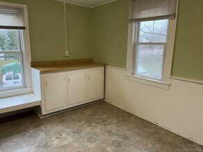 36 W Center St in Southington, CT - Building Photo - Building Photo