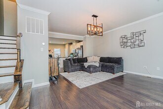 606 Bayside Ct in South Amboy, NJ - Foto de edificio - Building Photo