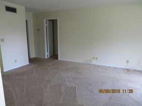 702 Sunny Pine Way in Greenacres, FL - Building Photo - Building Photo