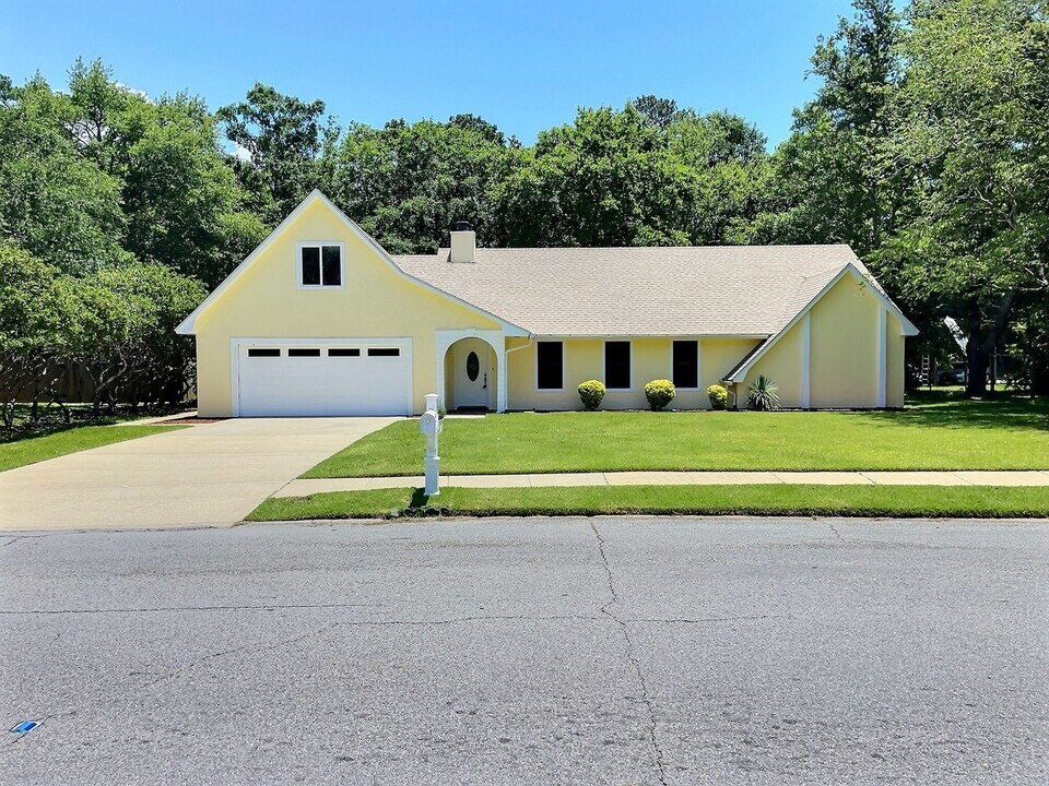 118 Linnet Dr in Ocean Springs, MS - Building Photo