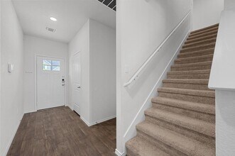 164 Frogmore Lp in Uhland, TX - Building Photo - Building Photo