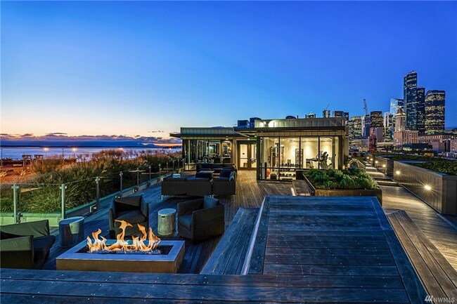 590 1st Ave S in Seattle, WA - Foto de edificio - Building Photo