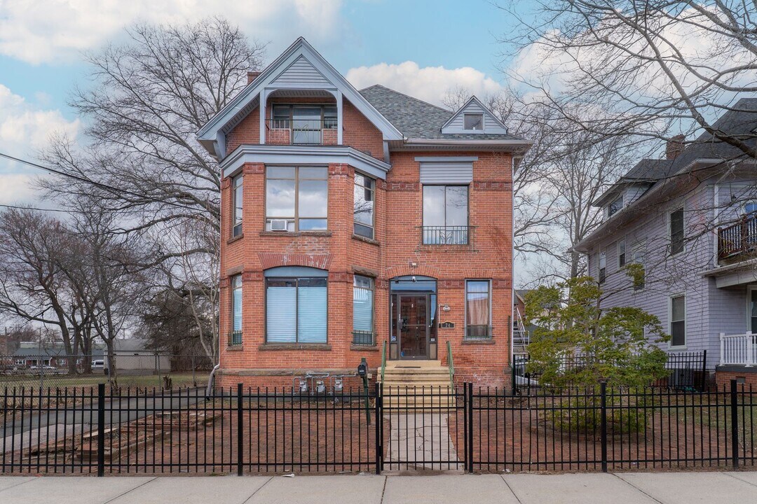 74 Dwight St in New Haven, CT - Building Photo