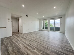 1161 Lake Ave in Metairie, LA - Building Photo - Building Photo