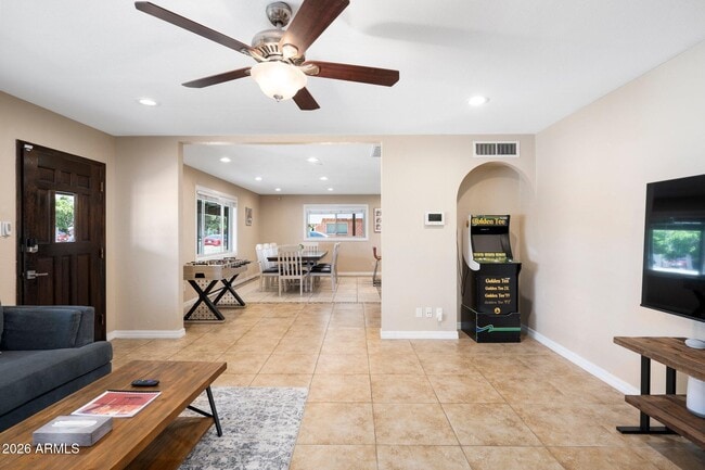 8201 E Montecito Ave in Scottsdale, AZ - Building Photo - Building Photo