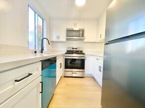 4737 Orion Ave in Los Angeles, CA - Building Photo - Building Photo