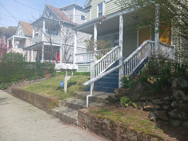 261 View St, Unit #2 in New Haven, CT - Building Photo - Building Photo