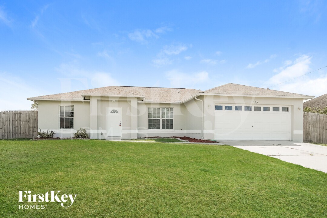 2715 SW 1st Pl in Cape Coral, FL - Building Photo